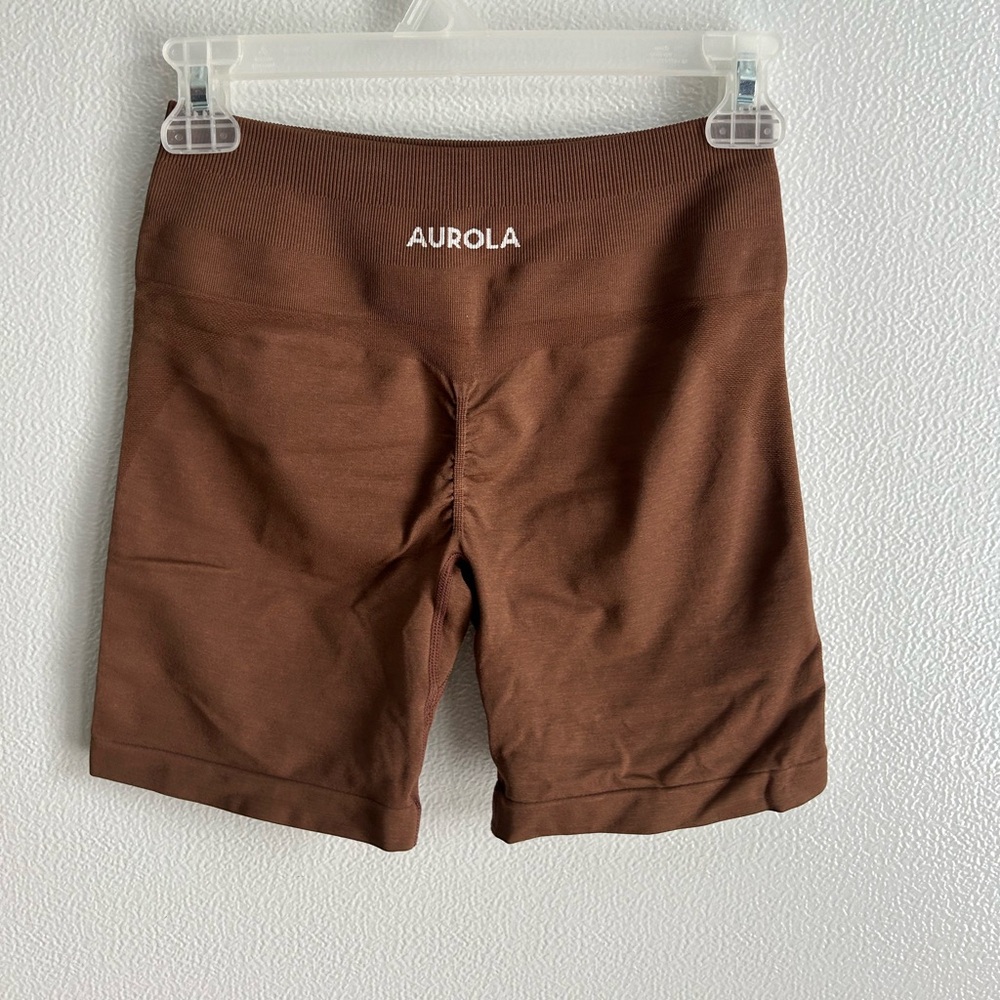 AUROLA Intensify Workout Scrunch Shorts 5” Carob Brown Size S